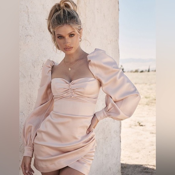 RARE House of CB ‘Cherie’ blush satin puff sleeve dress NWOT - Picture 5 of 17